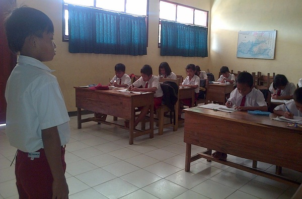 Contoh Perkenalan diri dalam bahasa inggris di depan kelas